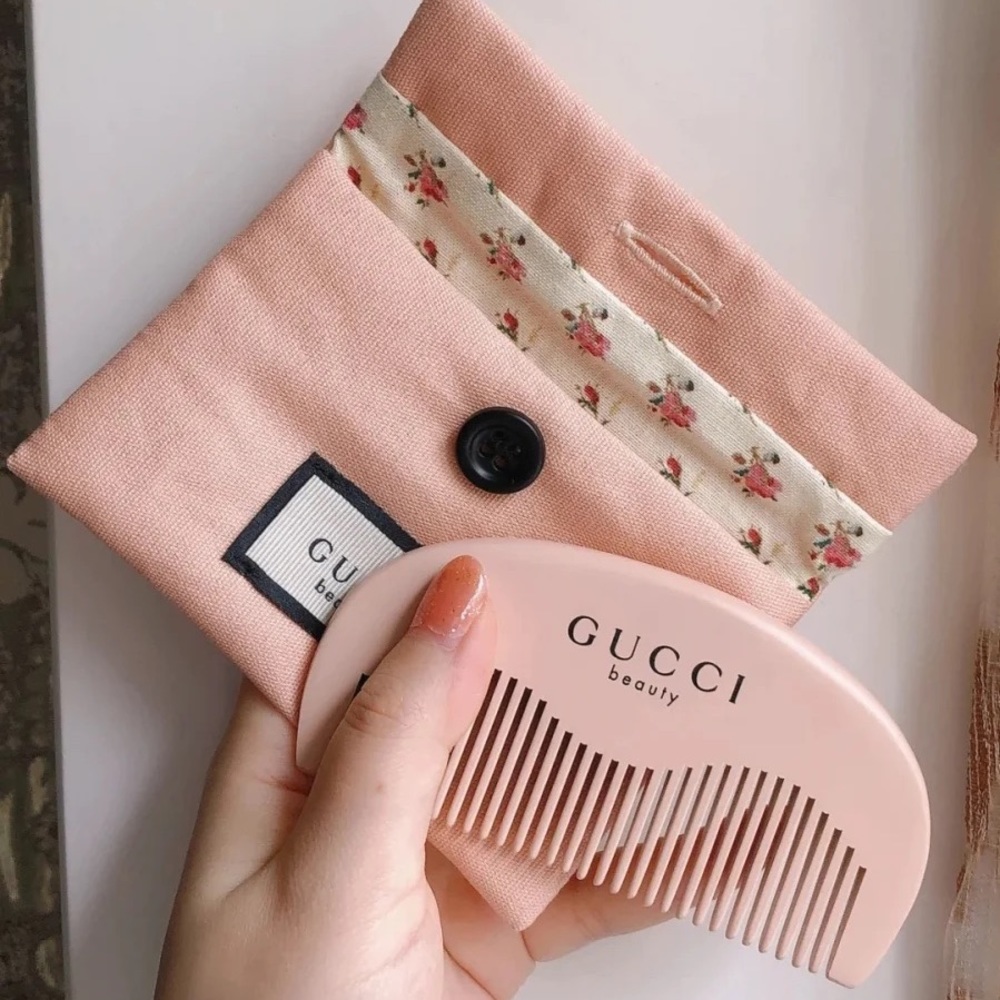 Gucci wooden comb with canvas pouch set